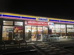 近くのミニストトップ桜ヶ丘店まで900m（徒歩12分）