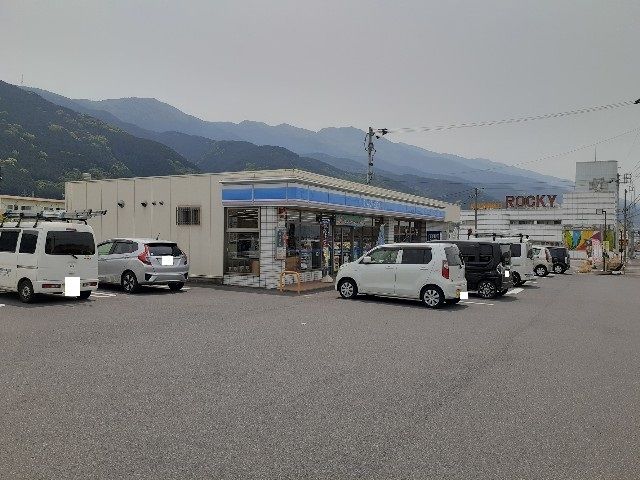 近くのコンビニまで1,000m（徒歩13分）