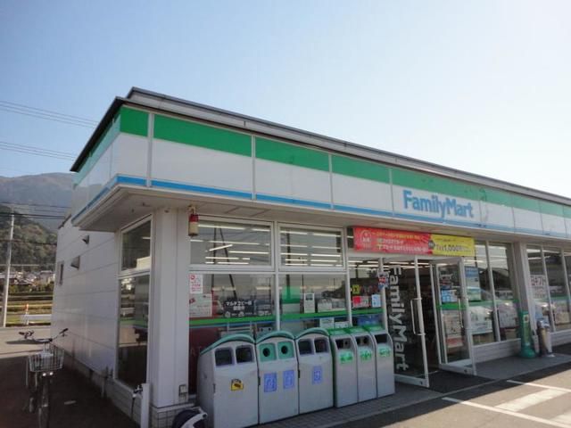 近くのコンビニまで750m（徒歩10分）