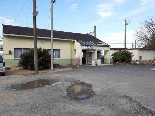 近くの駅まで1,300m（徒歩17分）