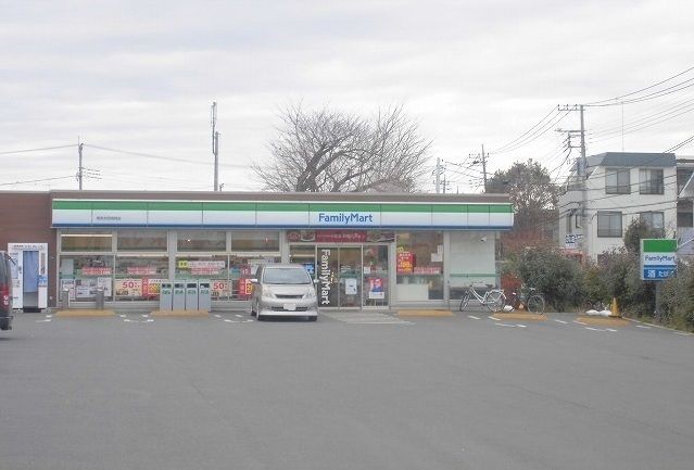 近くのファミリーマートまで1,500m(徒歩19分)