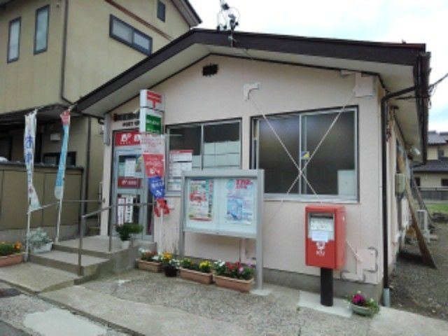 近くの郵便局まで300m（徒歩4分）