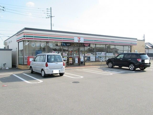 近くのセブンイレブン周南久米次郎丸店まで400m(徒歩5分)