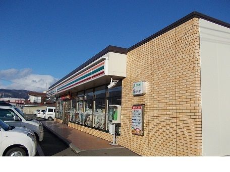 近くのセブンイレブン桑折バイパス店まで240m（徒歩3分）