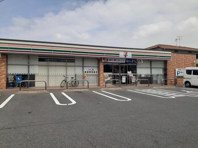 近くのセブンイレブン福岡友丘3丁目店まで180m(徒歩3分)