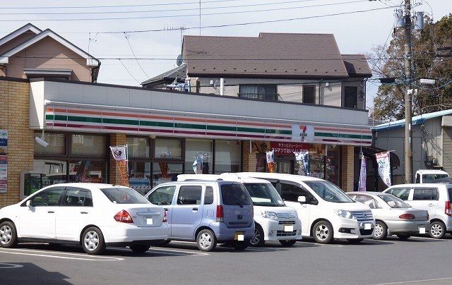 近くのセブンイレブンまで800m（徒歩10分）