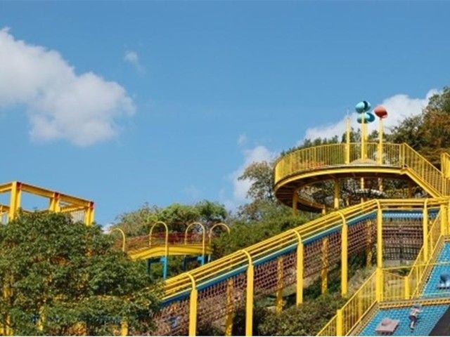 近くの中山運動公園まで600m（徒歩8分）