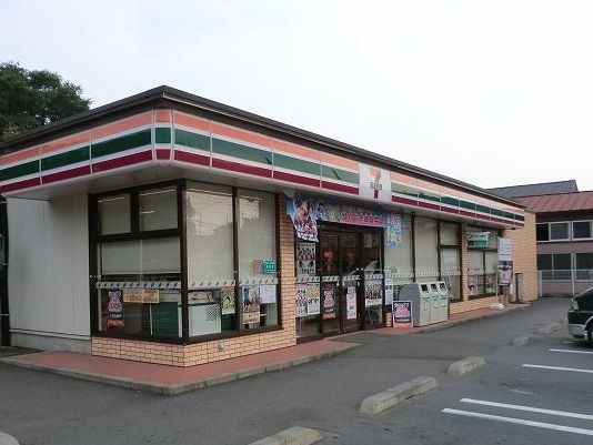 近くのセブンイレブン安中岩井店まで1,100m（徒歩14分）