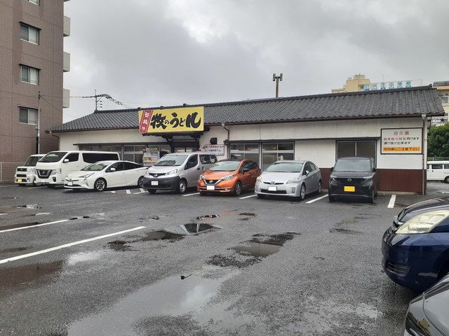 近くの牧のうどん片江店まで500m（徒歩7分）