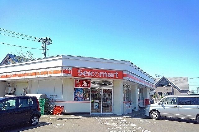 近くのコンビニまで180m（徒歩3分）