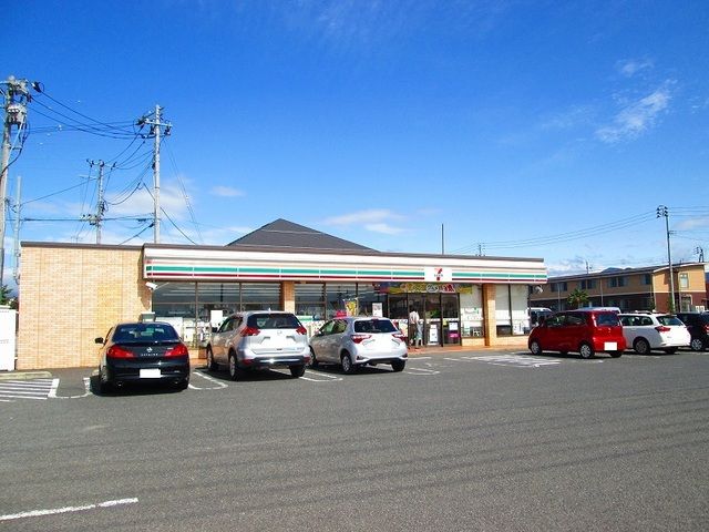 近くのコンビニまで340m（徒歩5分）