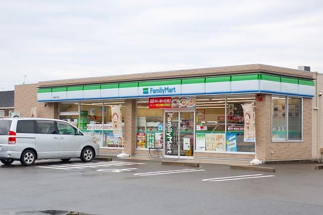 近くのファミリーマートまで200m(徒歩3分)