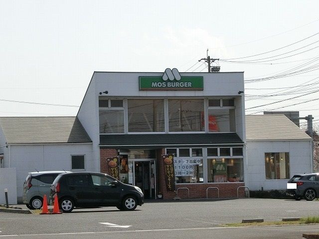 近くの飲食店まで550m（徒歩7分）