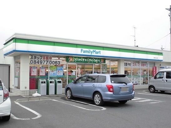 近くのファミリーマート駅家町江良店まで150m（徒歩2分）