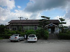 近くのJR四辻駅まで1,200m(徒歩15分)