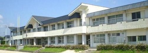 近くの陶小学校まで950m(徒歩12分)