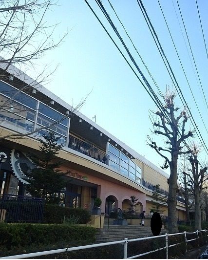 近くのモリタウンまで1,100m（徒歩14分）