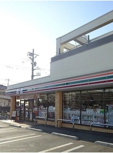 近くのセブンイレブンまで250m（徒歩4分）