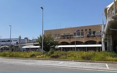 近くのＪＲ吹田駅まで1,100m（徒歩14分）