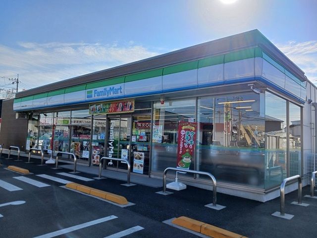 近くのファミリーマート北本緑三丁目店まで400m(徒歩5分)