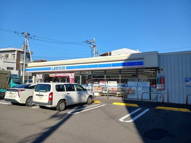近くのローソン川之江町港通店まで689m（徒歩9分）