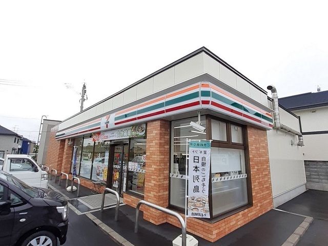 近くのコンビニまで450m（徒歩6分）