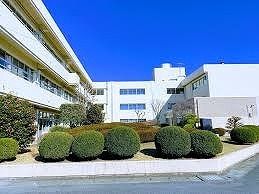 近くの上里北中学校まで1,300m（徒歩17分）
