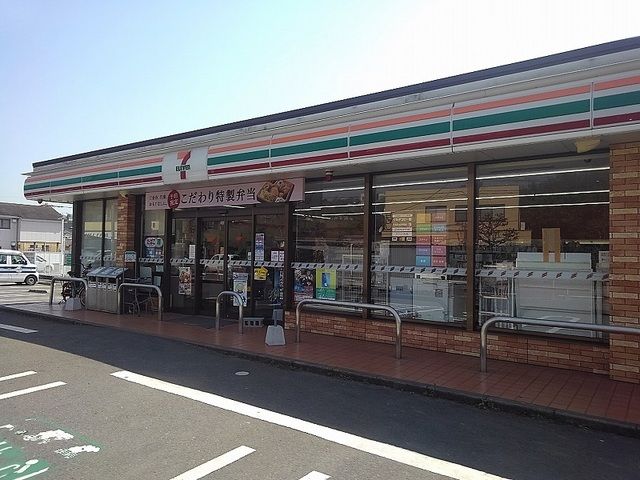 近くのコンビニまで1,860m（徒歩24分）