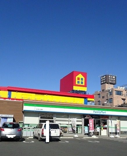 近くのファミリーマートまで650m(徒歩9分)