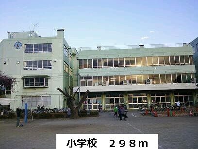 近くの厚木市立妻田小学校まで298m(徒歩4分)