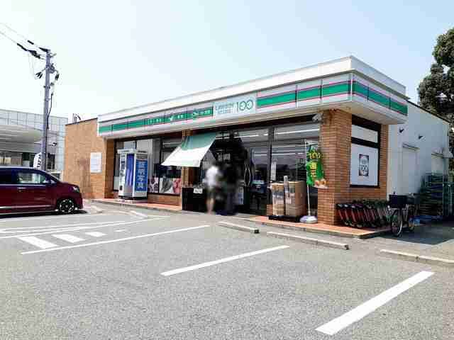 近くのローソンストア100神戸伊川谷まで180m(徒歩3分)