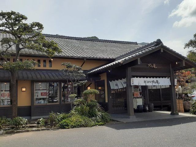 近くの飲食店まで1,200m（徒歩15分）