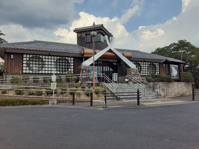 近くのJR草津線・油日駅まで450m（徒歩6分）