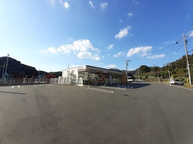 近くのセブン-イレブン 高知横浜南店まで800m（徒歩10分）