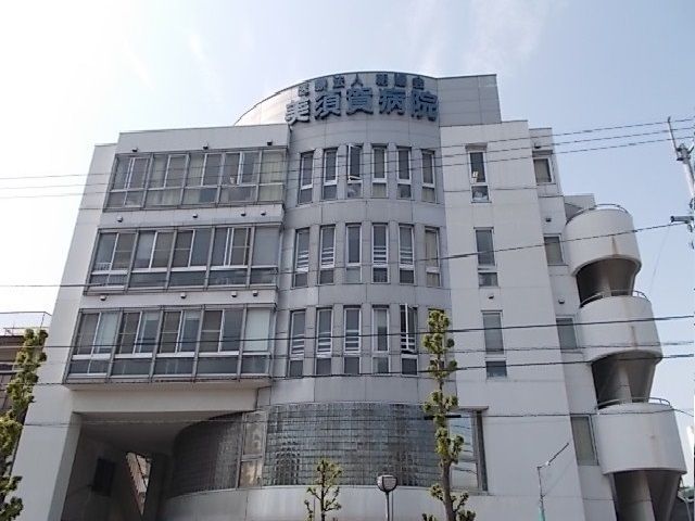 近くの彩水会真部クリニック様まで30m（徒歩1分）