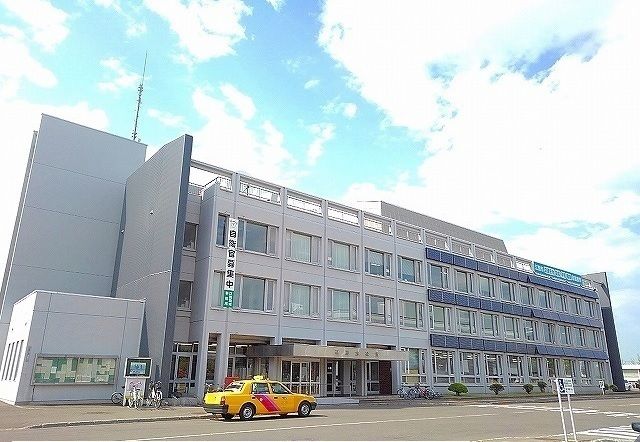 近くの江別市役所まで650m（徒歩9分）