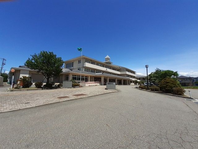 近くの村上市立保内小学校まで804m(徒歩11分)