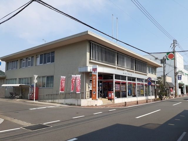 近くの加治木郵便局まで1,100m(徒歩14分)