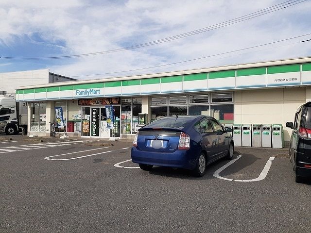 近くのコンビニまで240m（徒歩3分）