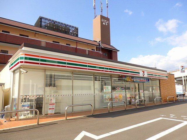 近くのセブンイレブンまで750m(徒歩10分)