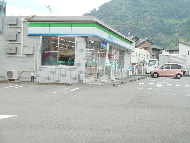 近くのファミリーマート静岡丸子6丁目まで290m（徒歩4分）
