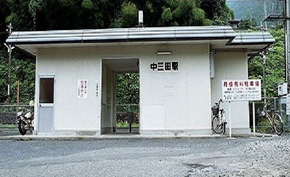 近くの中三田駅まで30m（徒歩1分）