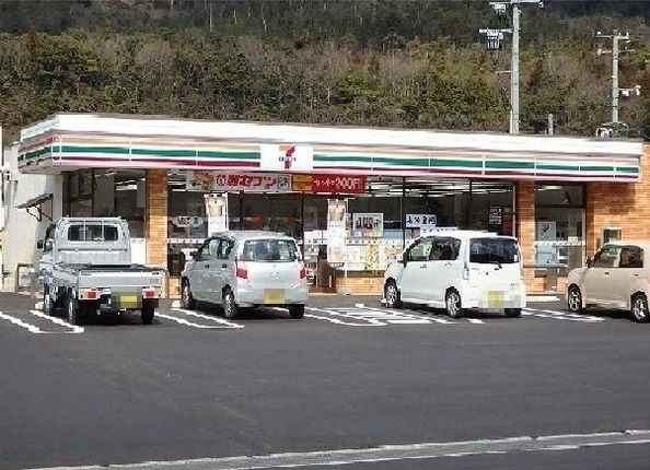 近くのセブンイレブンまで1,200m（徒歩15分）