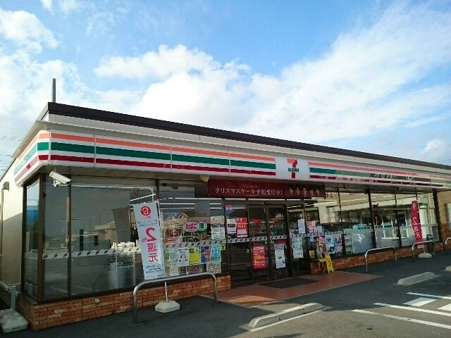 近くのセブンイレブン藤岡芦田町店まで600m(徒歩8分)