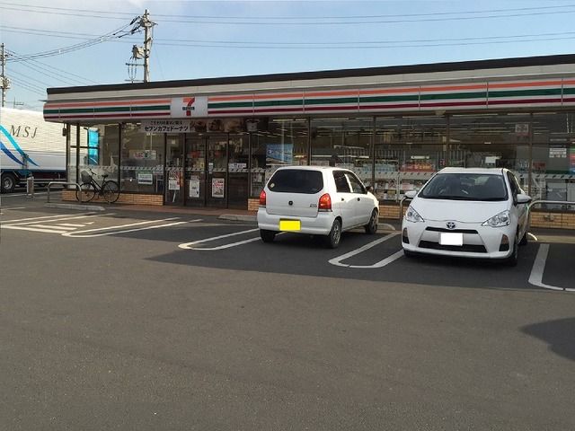 近くのコンビニまで510m（徒歩7分）