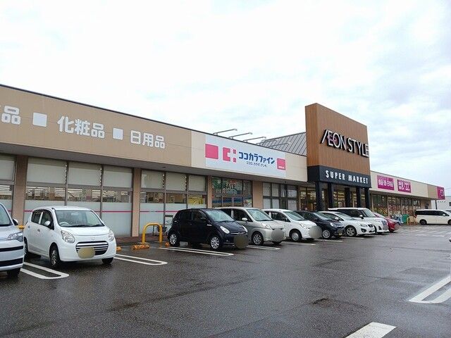 近くのイオンスタイル青山西大通店まで470m（徒歩6分）