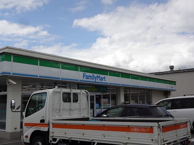 近くのファミリーマート 諏訪中洲店まで550m(徒歩7分)