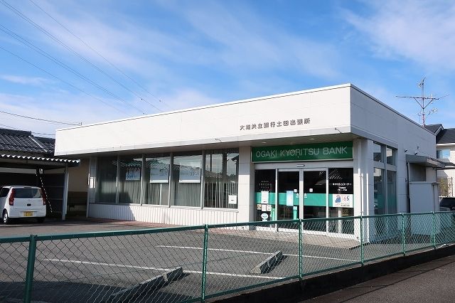 近くの大垣共立銀行まで750m（徒歩10分）