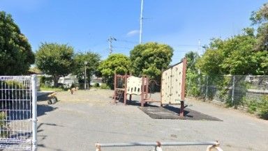 近くの公園まで102m（徒歩2分）
