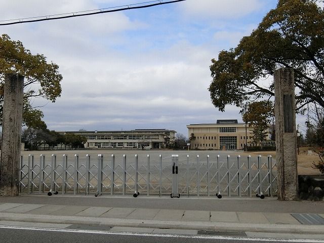 近くの本巣市真桑小学校まで850m(徒歩11分)